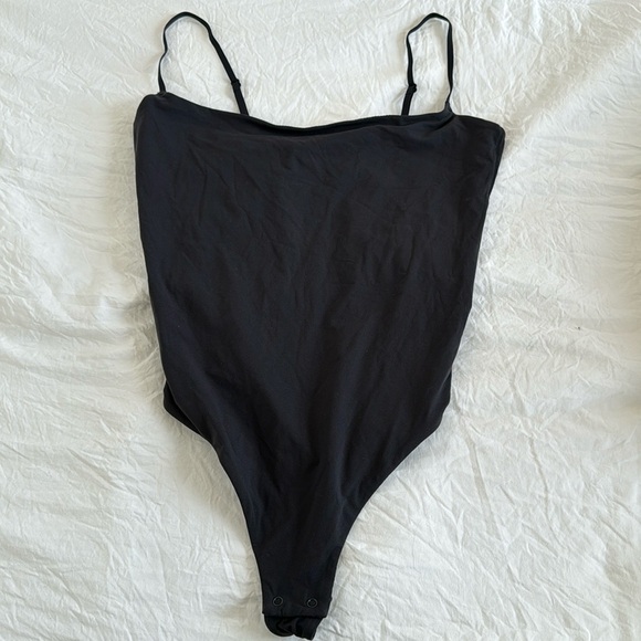 SKIMS Fits Everybody Cami Bodysuit Black - Picture 2 of 3